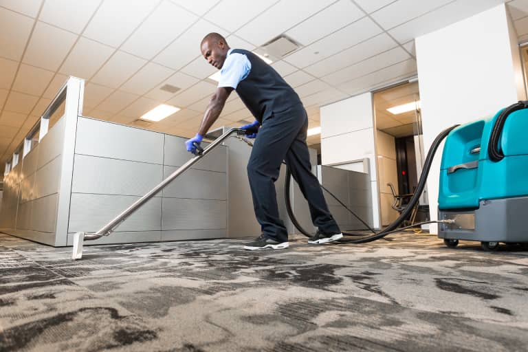 GDI-commercial-floorcleaning-employee-main
